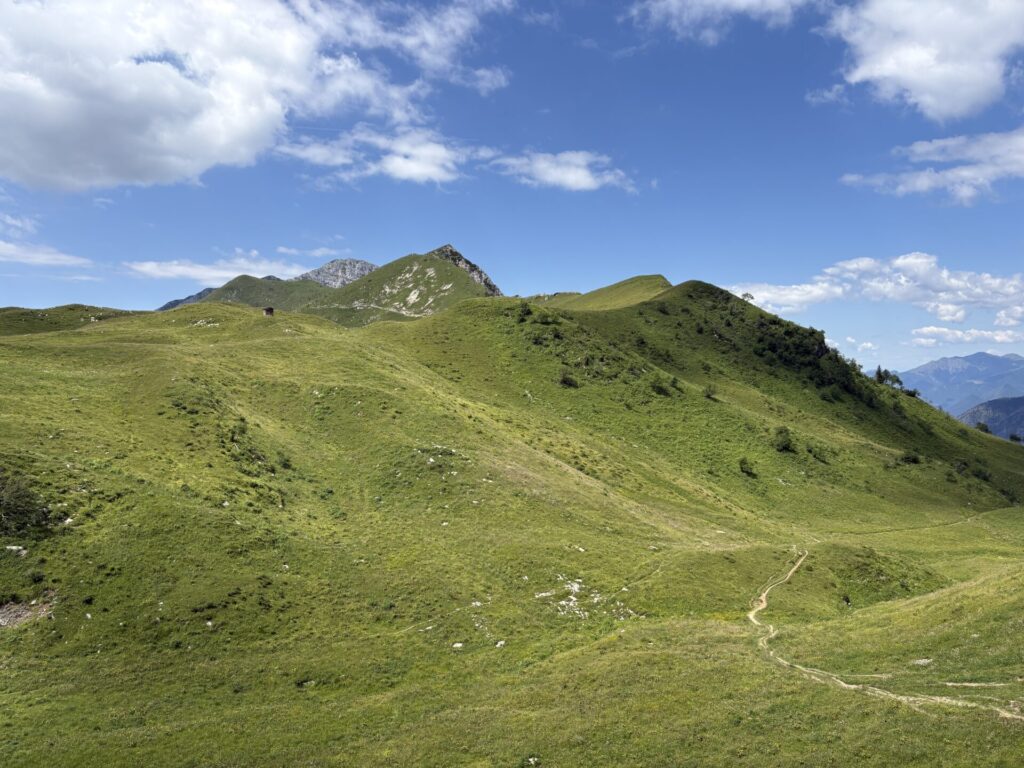 Rifugio Alpe Corte, Rifugio e Lago del Branchino